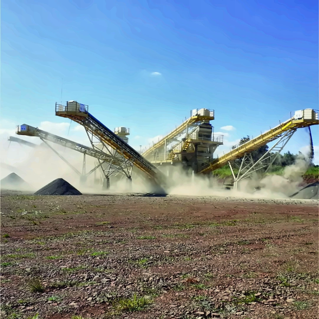 Estruturas e equipamentos de processo instalados em área industrial externa